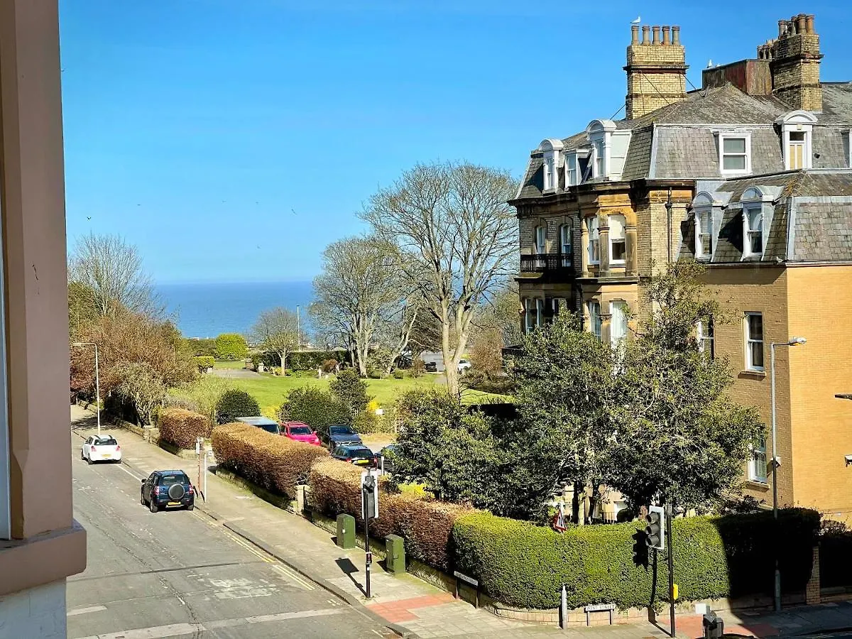 Beautiful Chic Apartment, Lift, Views & Parking Scarborough Appartement